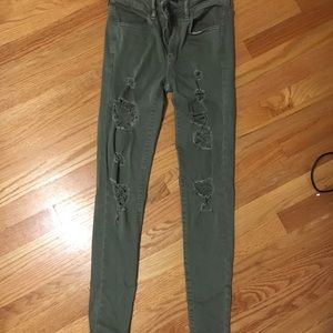 American Eagle High Rise Distressed Jegging